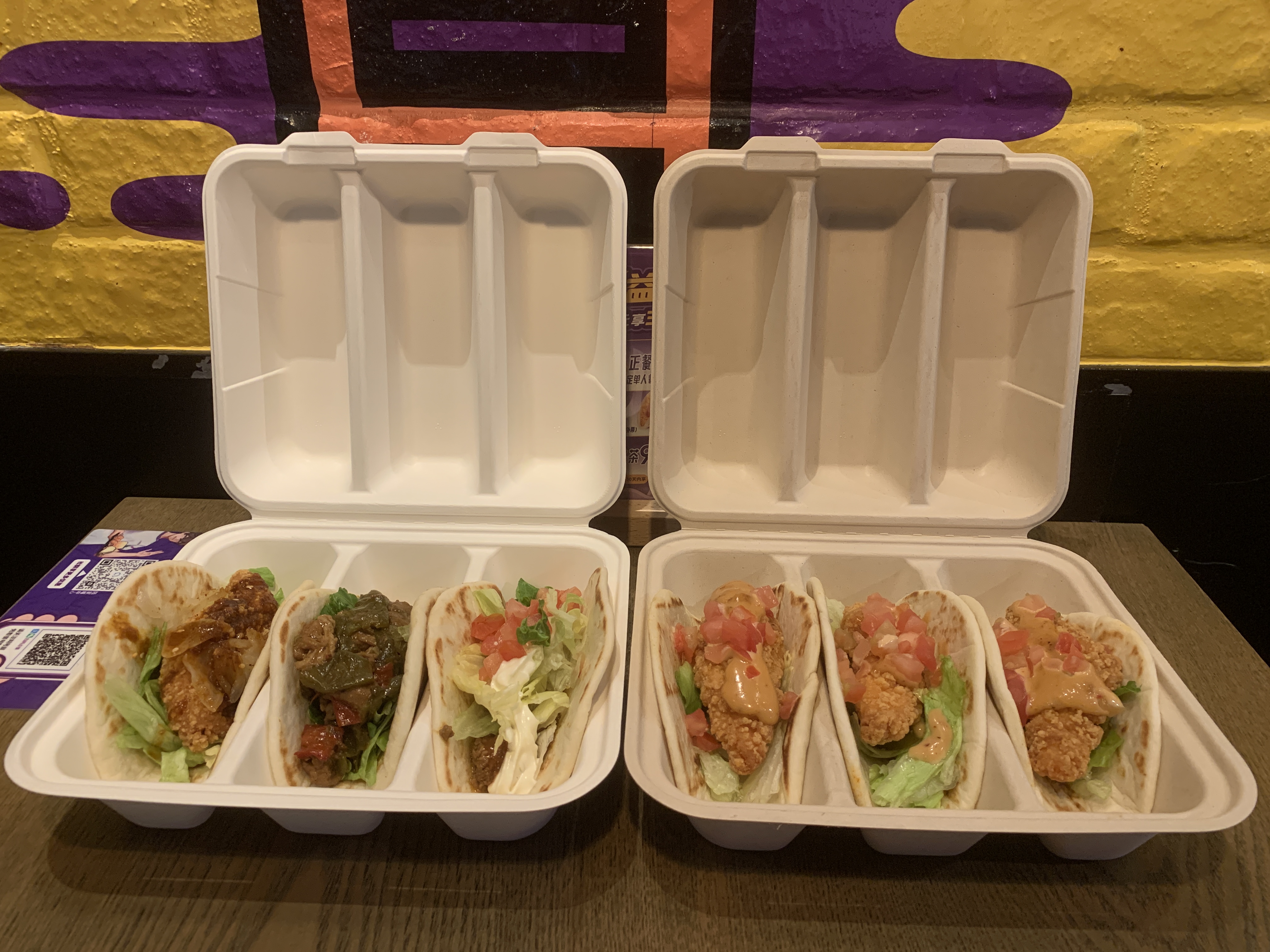Restaurantware-Pulp Safe 8 x 7.2 x 3.5 Inch Taco Clamshell Containers, 100 No PFAS Added Taco Containers - Home Compostable, 3-Compartment, Kraft Bagasse Sugarcane Clamshell Containers, Microwavable